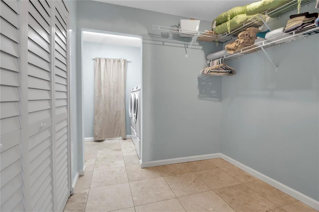 Active With Contract: $1,200,000 (3 beds, 2 baths, 1664 Square Feet)