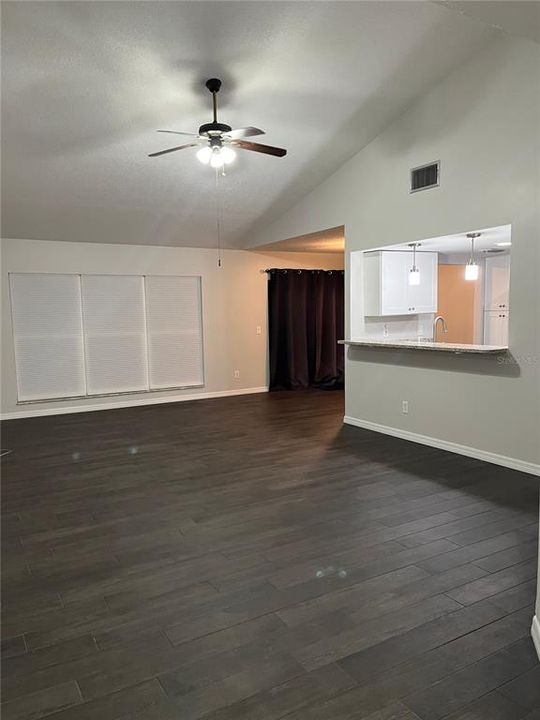 Recently Rented: $2,395 (3 beds, 2 baths, 1257 Square Feet)