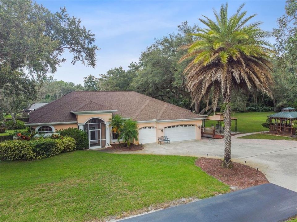 Recently Sold: $565,000 (4 beds, 3 baths, 3058 Square Feet)