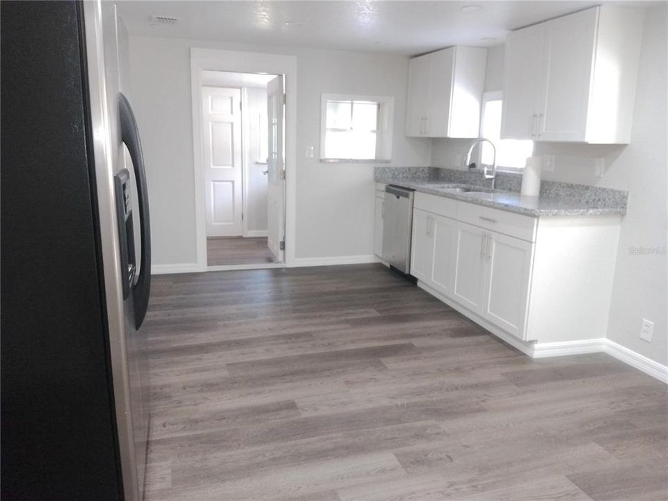 For Sale: $228,000 (2 beds, 1 baths, 1300 Square Feet)