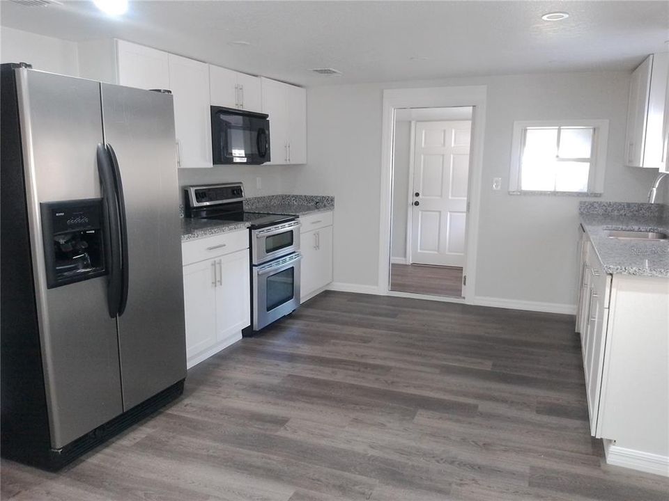 For Sale: $228,000 (2 beds, 1 baths, 1300 Square Feet)