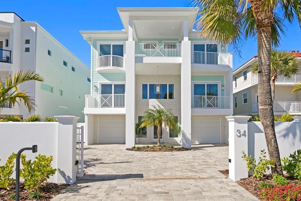 Recently Sold: $10,995,000 (5 beds, 5 baths, 5825 Square Feet)