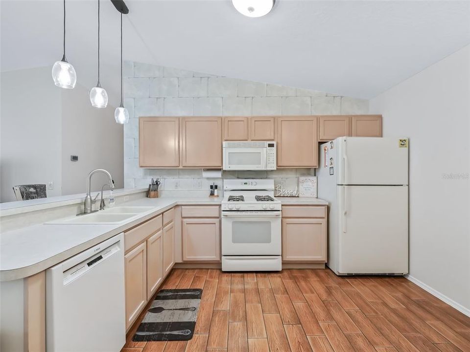 For Rent: $2,100 (2 beds, 2 baths, 1156 Square Feet)