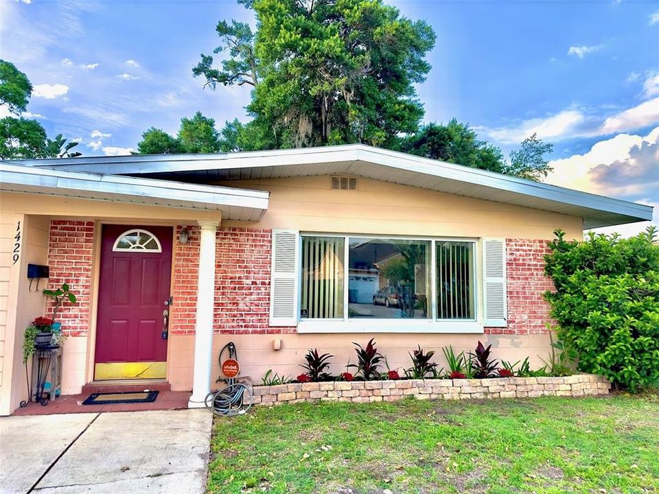 For Sale: $499,000 (3 beds, 2 baths, 1828 Square Feet)