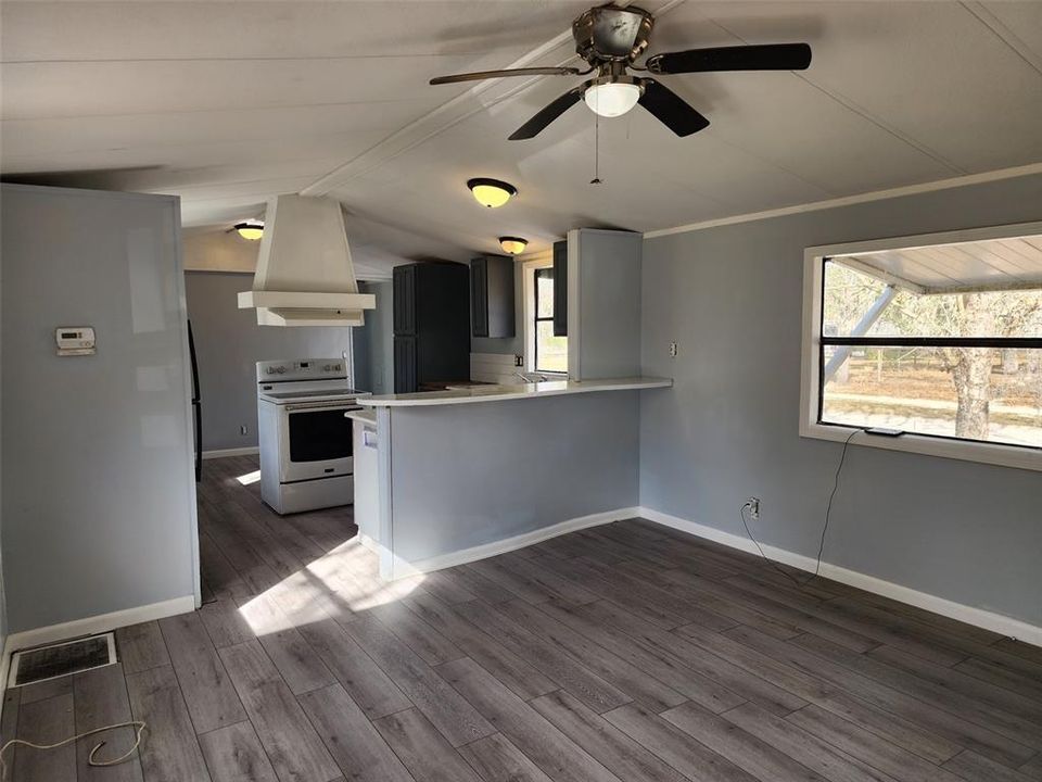Recently Rented: $1,500 (3 beds, 2 baths, 924 Square Feet)