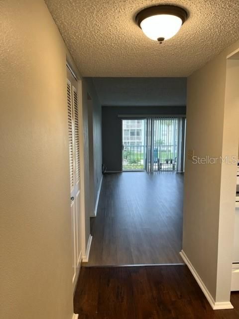 Recently Rented: $1,800 (2 beds, 2 baths, 958 Square Feet)