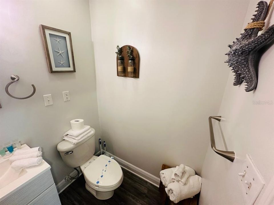 Active With Contract: $950,000 (2 beds, 1 baths, 795 Square Feet)