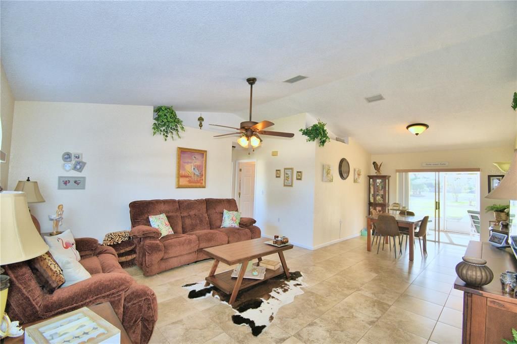 Active With Contract: $249,900 (2 beds, 2 baths, 1032 Square Feet)