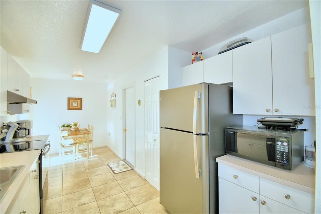 Active With Contract: $249,900 (2 beds, 2 baths, 1032 Square Feet)
