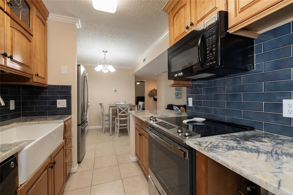 Recently Sold: $215,000 (2 beds, 2 baths, 898 Square Feet)