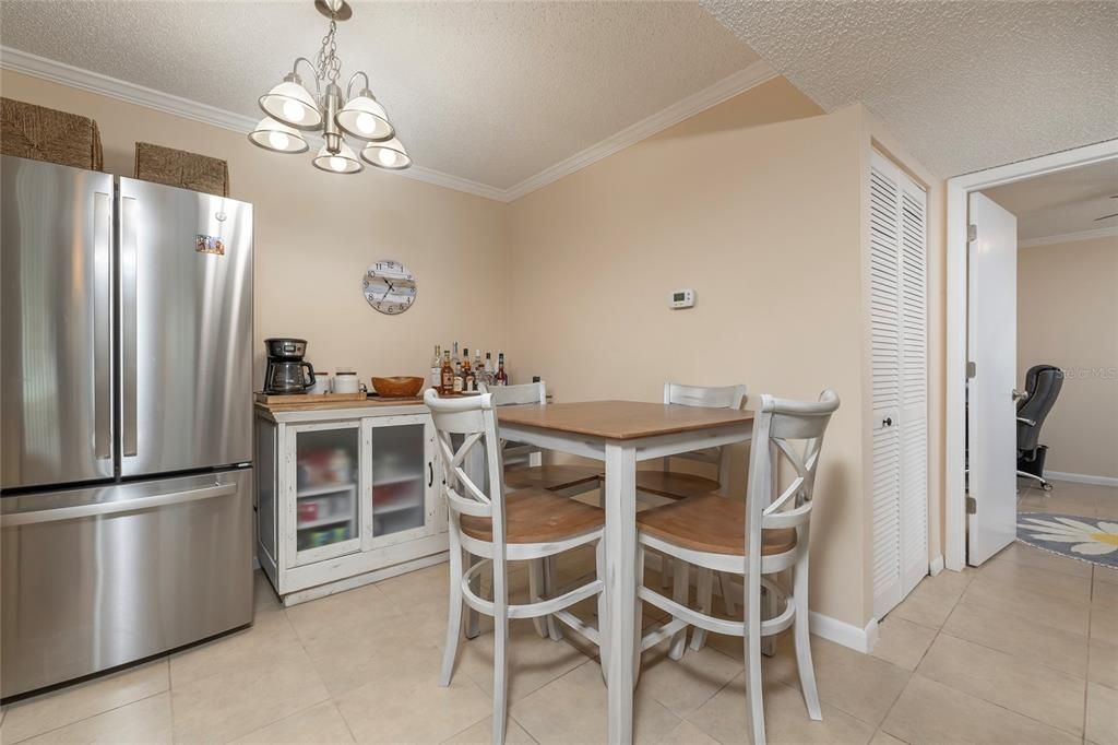 Recently Sold: $215,000 (2 beds, 2 baths, 898 Square Feet)