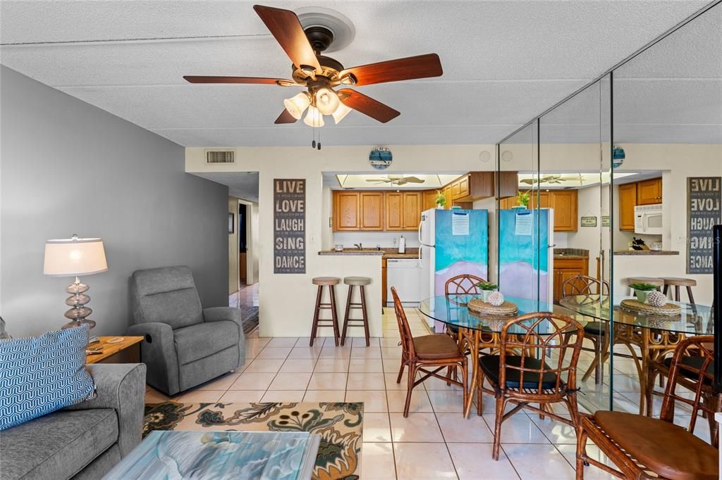 待售: $249,000 (2 贝兹, 2 浴室, 925 平方英尺)