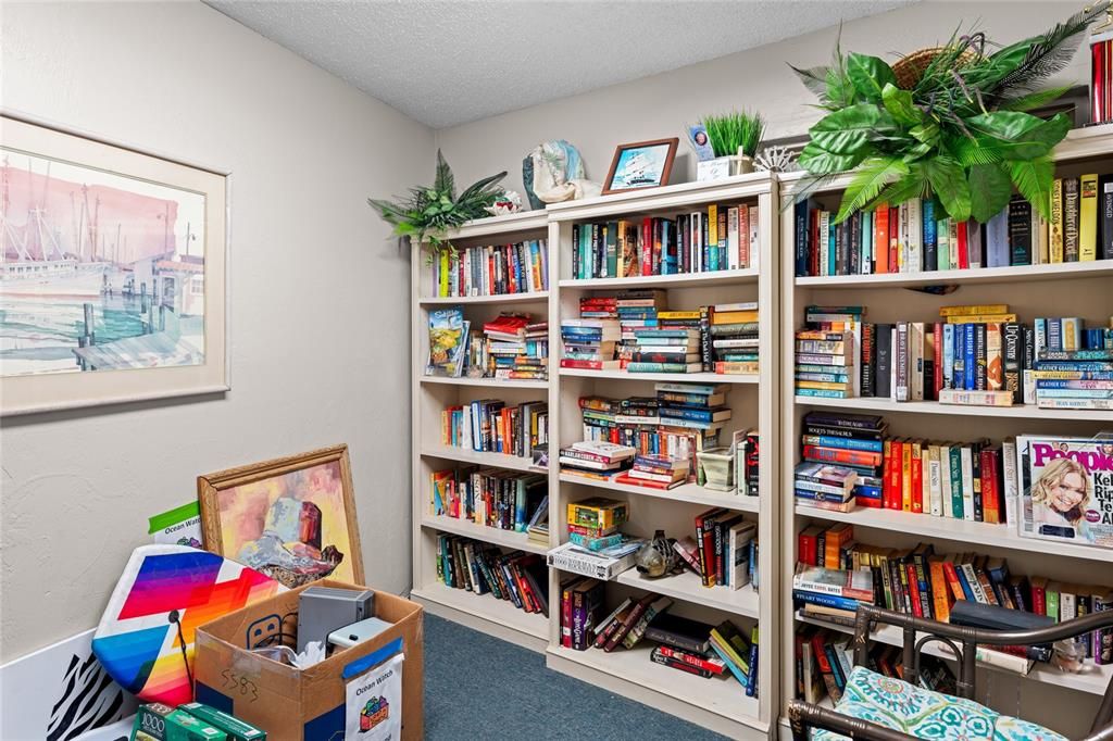 待售: $249,000 (2 贝兹, 2 浴室, 925 平方英尺)