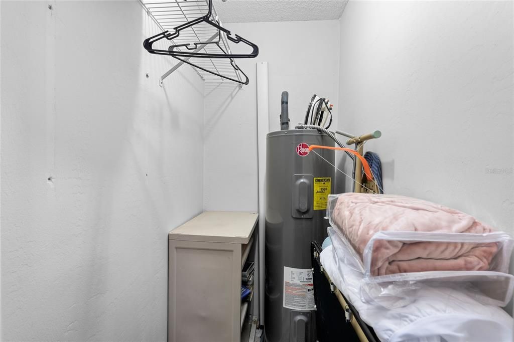 待售: $249,000 (2 贝兹, 2 浴室, 925 平方英尺)