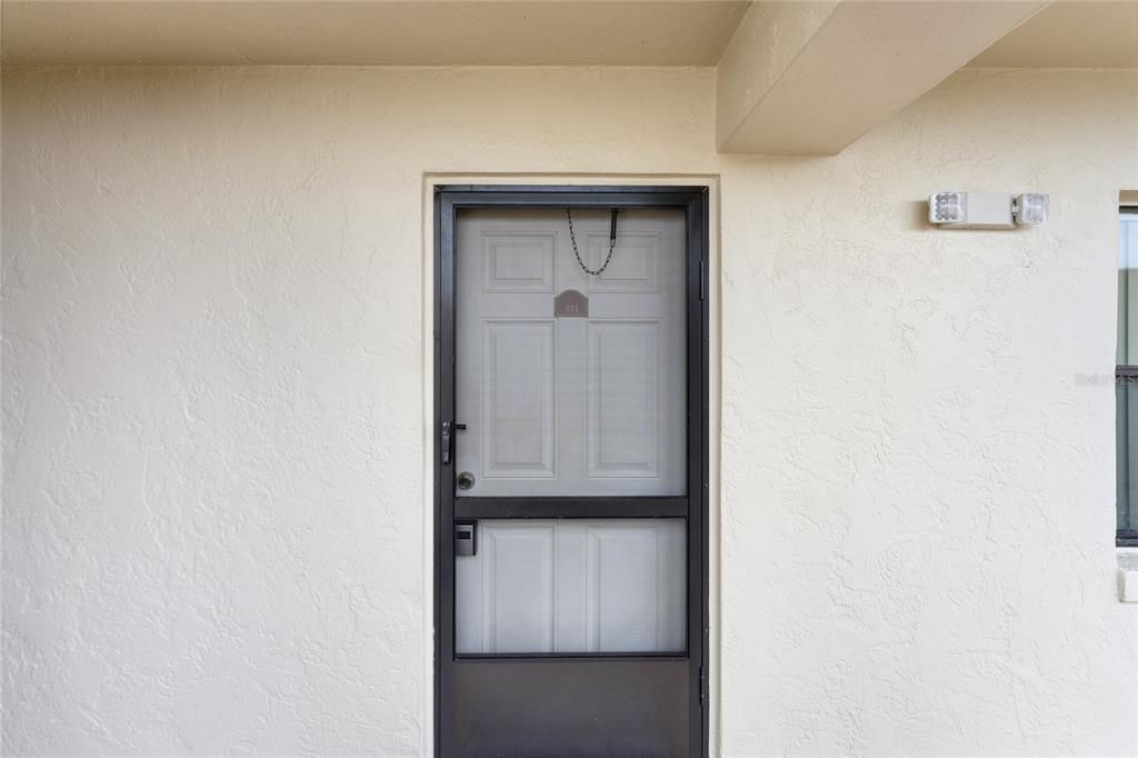 待售: $249,000 (2 贝兹, 2 浴室, 925 平方英尺)