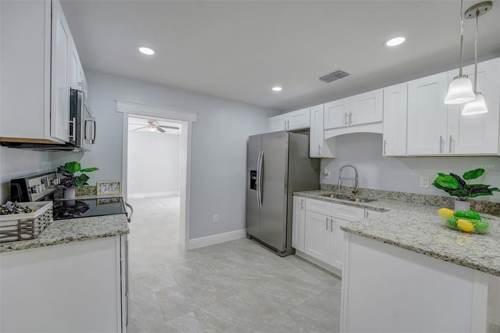 Recently Sold: $325,000 (3 beds, 2 baths, 1198 Square Feet)