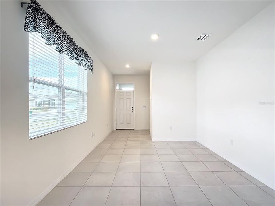 Active With Contract: $323,450 (3 beds, 2 baths, 1504 Square Feet)