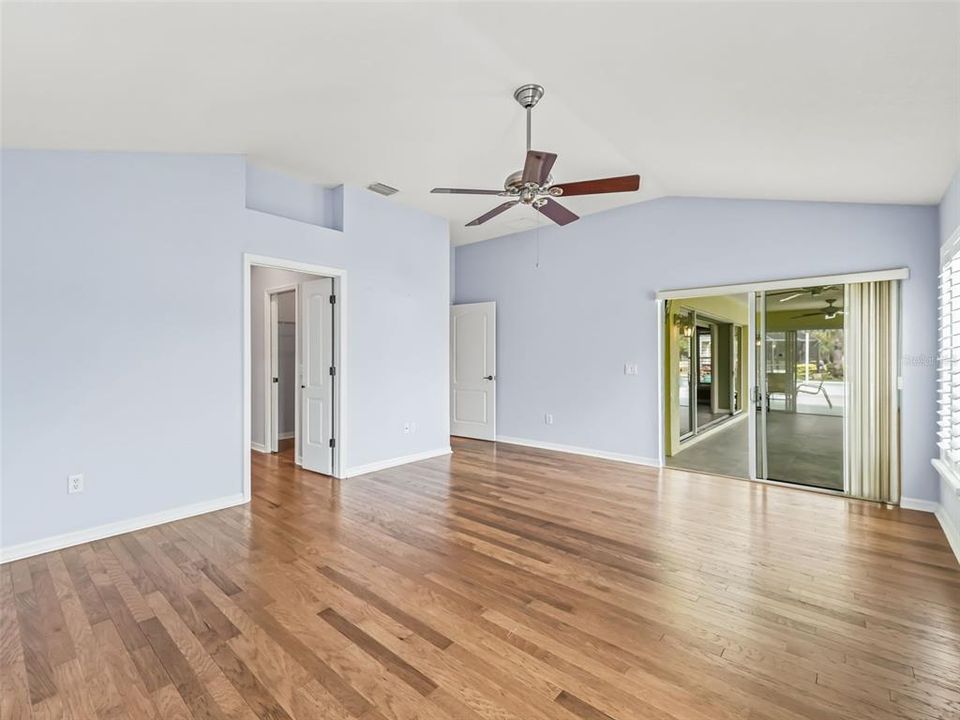 Recently Sold: $570,000 (3 beds, 2 baths, 1927 Square Feet)