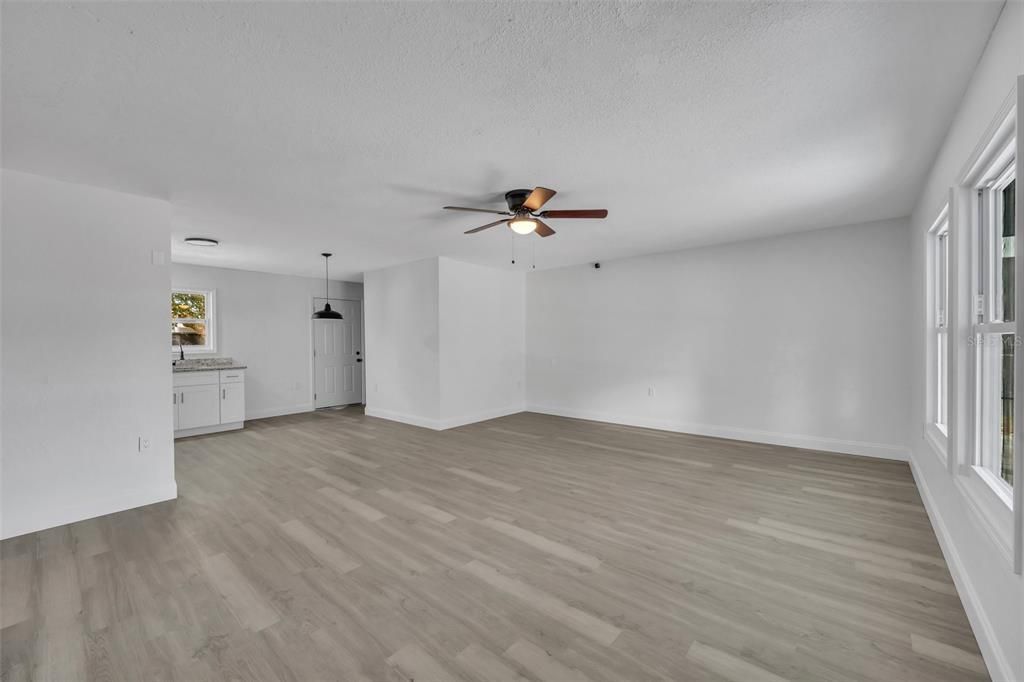 Active With Contract: $199,000 (3 beds, 1 baths, 1263 Square Feet)