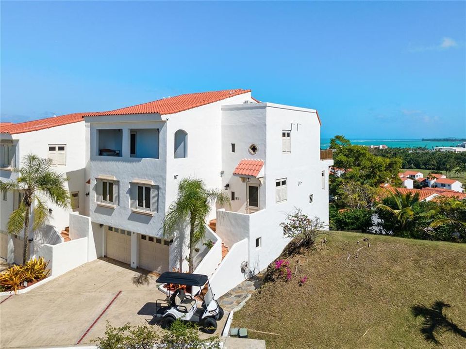 For Sale: $1,695,000 (4 beds, 4 baths, 5158 Square Feet)