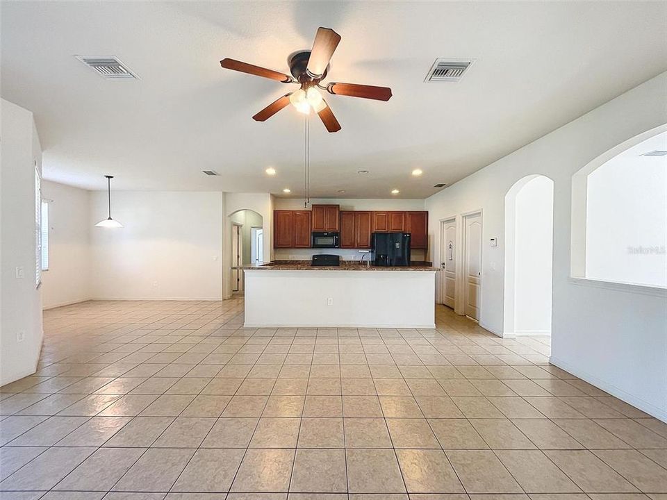 For Sale: $415,000 (4 beds, 2 baths, 2204 Square Feet)