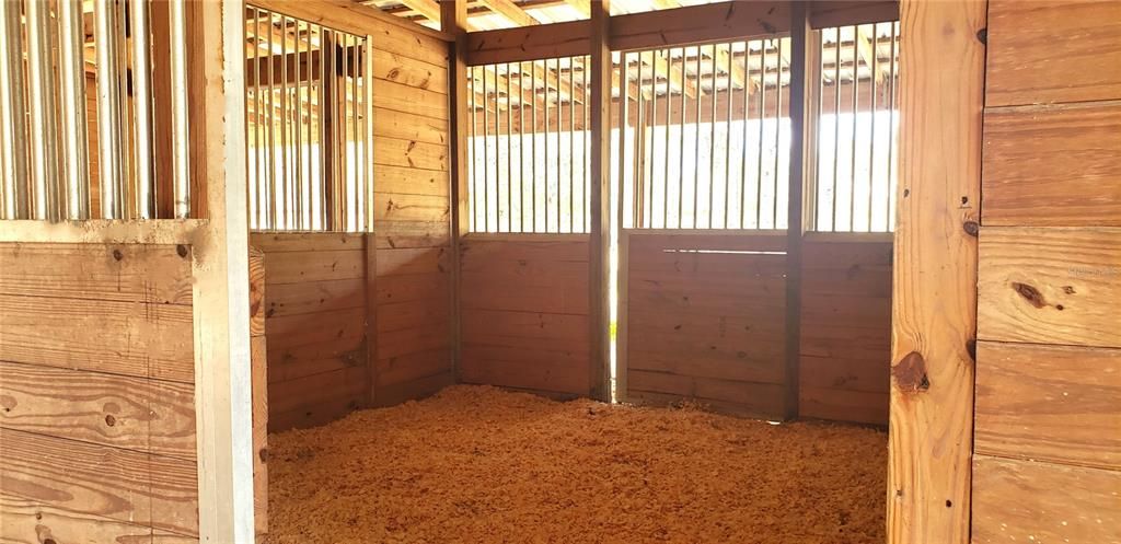 Airy, Open Stalls