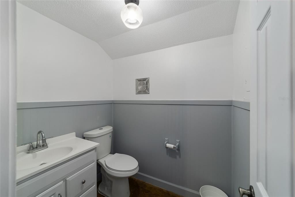 For Sale: $142,000 (1 beds, 1 baths, 1023 Square Feet)