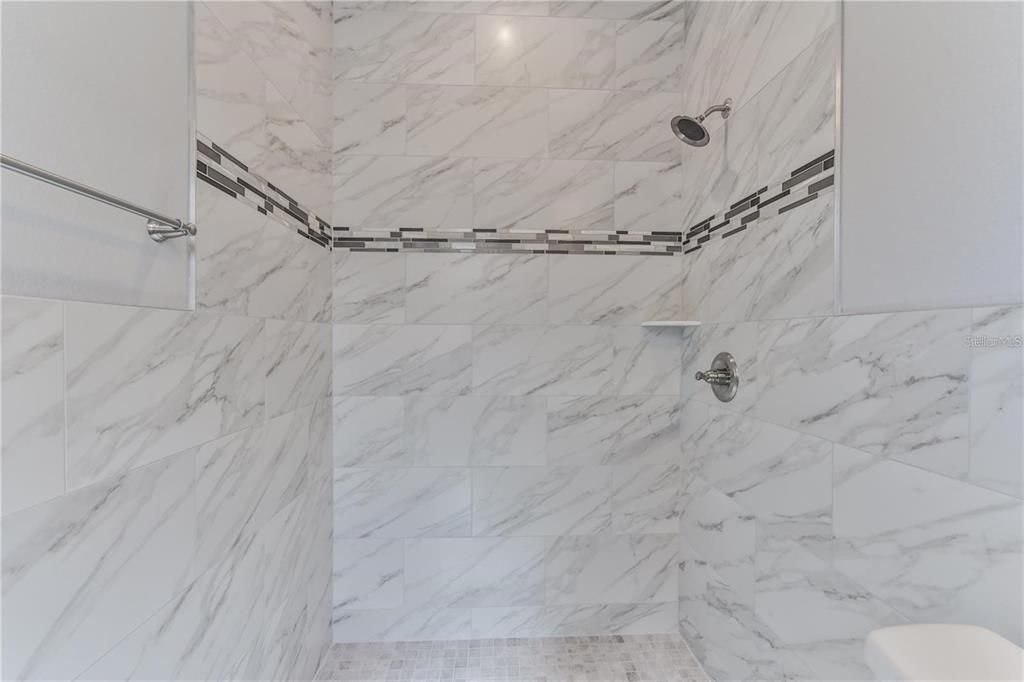 合同活跃: $515,000 (6 贝兹, 0 浴室, 2377 平方英尺)