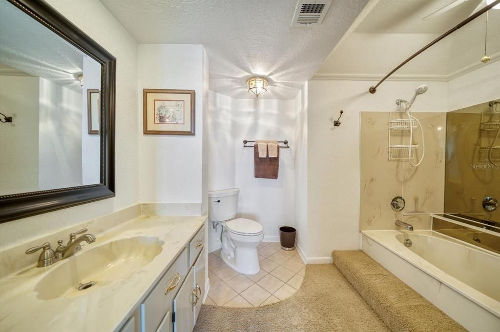 待售: $895,000 (2 贝兹, 2 浴室, 1387 平方英尺)