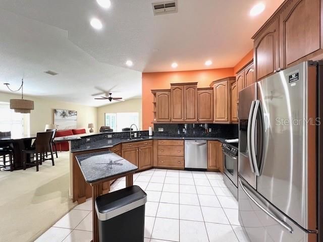 For Rent: $4,400 (2 beds, 2 baths, 1162 Square Feet)