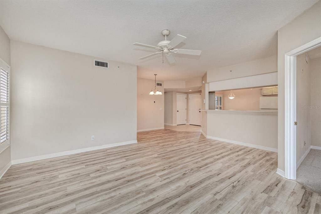 Active With Contract: $275,000 (3 beds, 2 baths, 1589 Square Feet)