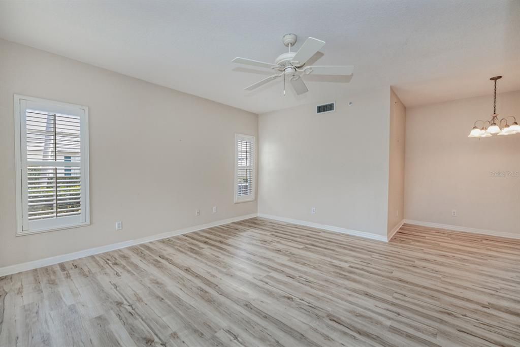 Active With Contract: $275,000 (3 beds, 2 baths, 1589 Square Feet)