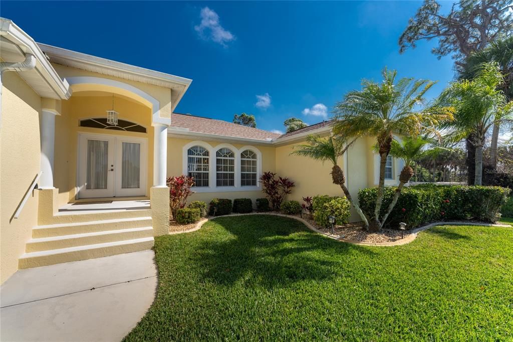 The added height from the stem wall gives this home beautiful curb appeal!