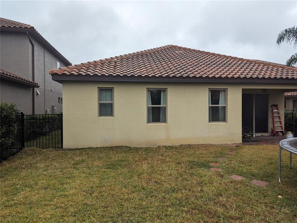 Active With Contract: $2,600 (4 beds, 2 baths, 2112 Square Feet)