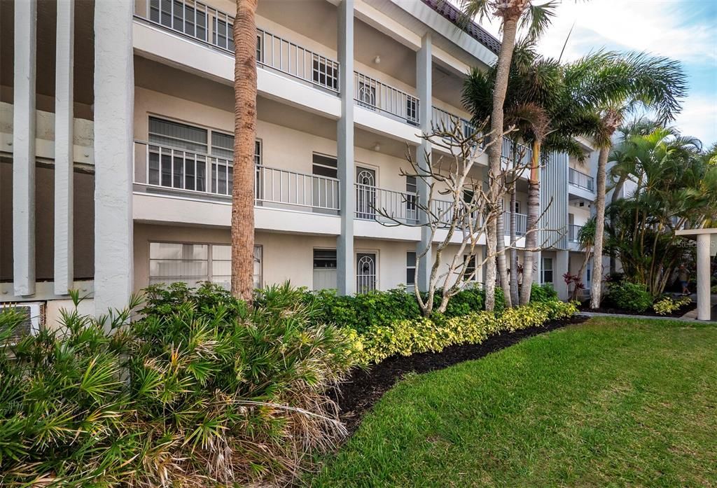 Recently Sold: $679,000 (2 beds, 2 baths, 1152 Square Feet)