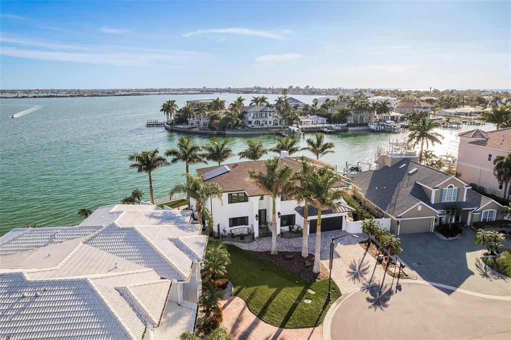 Recently Sold: $4,300,000 (5 beds, 4 baths, 4662 Square Feet)