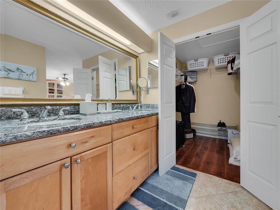 Active With Contract: $2,500 (2 beds, 2 baths, 1275 Square Feet)