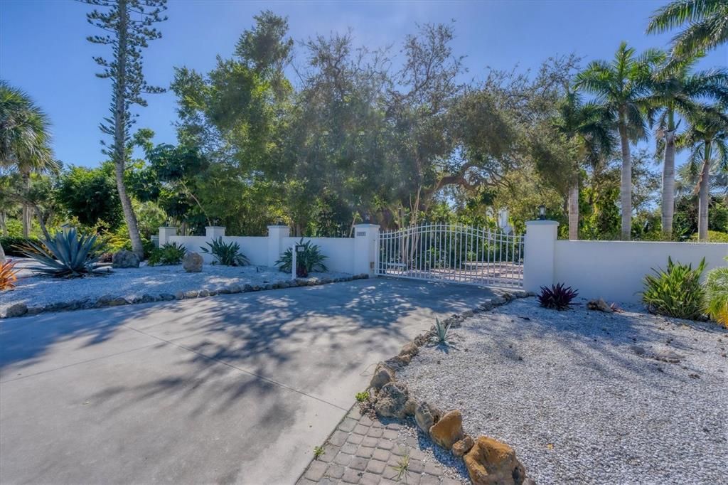 Recently Sold: $4,999,900 (4 beds, 5 baths, 7285 Square Feet)