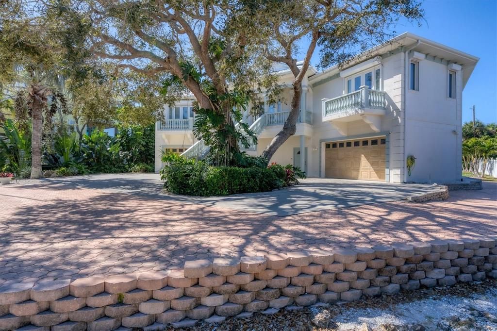 Recently Sold: $4,999,900 (4 beds, 5 baths, 7285 Square Feet)