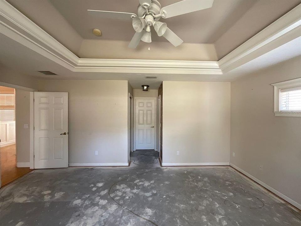Active With Contract: $299,900 (3 beds, 2 baths, 1900 Square Feet)