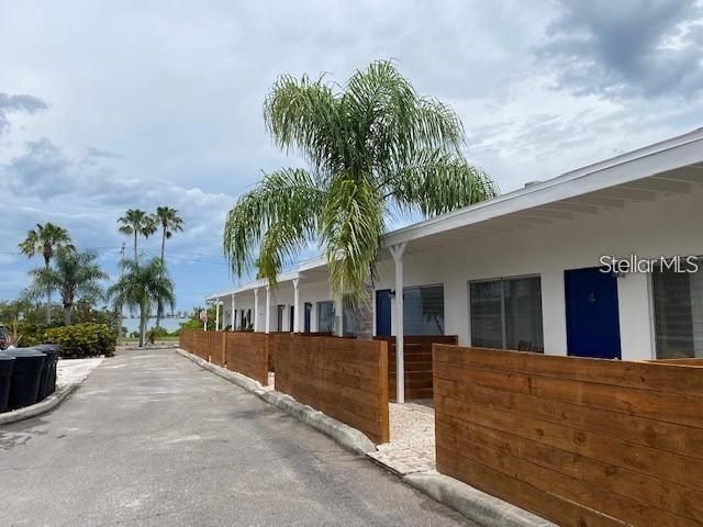 Recently Rented: $975 (0 beds, 1 baths, 450 Square Feet)