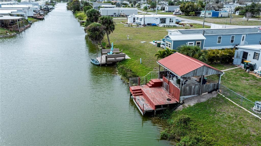 Gorgeous covered gazebo overlooking the intersecting canal!!