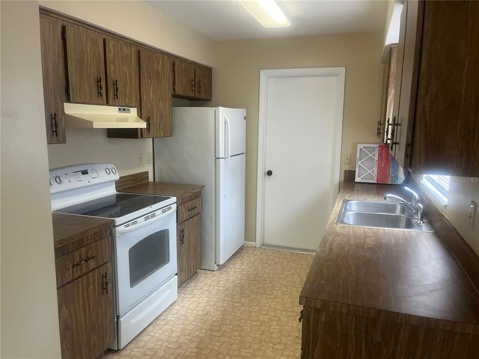 Recently Rented: $1,595 (3 beds, 2 baths, 1066 Square Feet)
