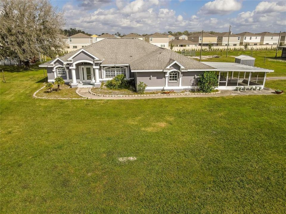 Vendido Recientemente: $699,999 (4 camas, 3 baños, 2800 Pies cuadrados)