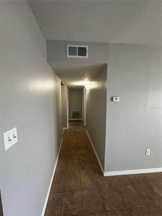 For Rent: $1,600 (2 beds, 1 baths, 881 Square Feet)