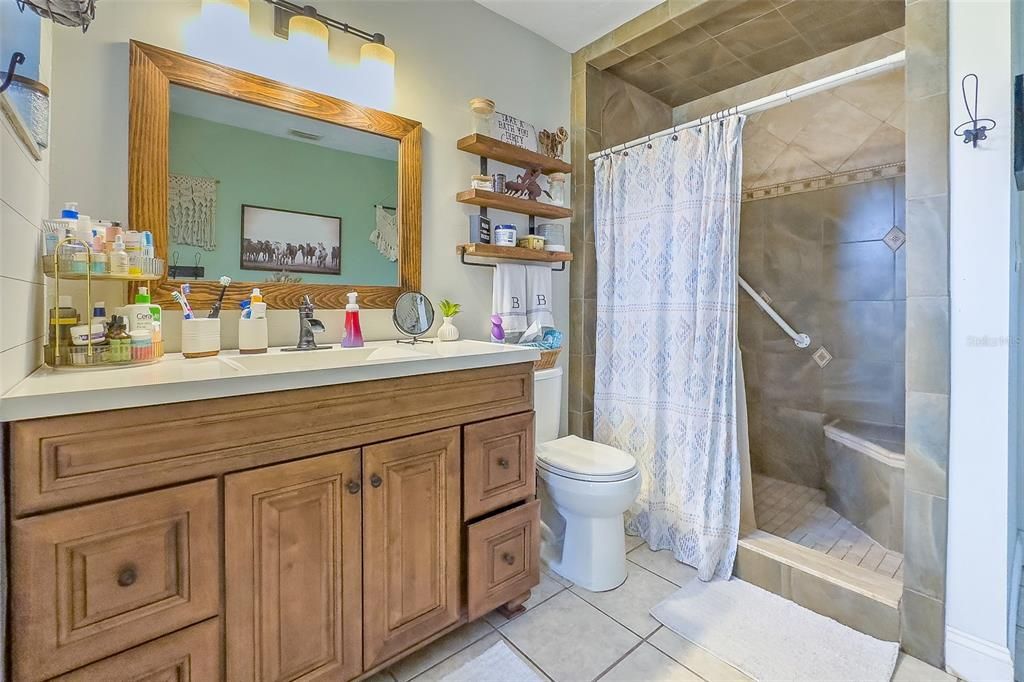 最近售出: $295,000 (3 贝兹, 1 浴室, 1400 平方英尺)