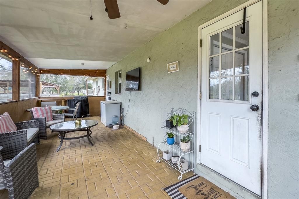 Recently Sold: $295,000 (3 beds, 1 baths, 1400 Square Feet)