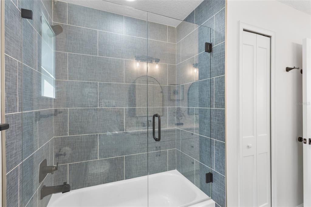 Upstairs Bath Tub-Shower