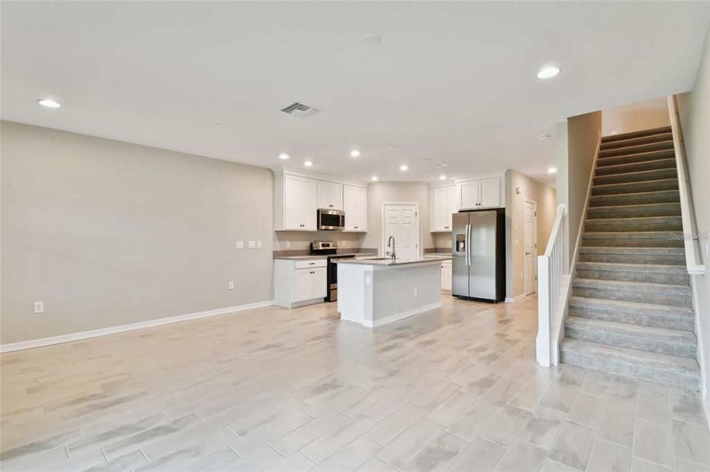 Active With Contract: $2,350 (3 beds, 2 baths, 1588 Square Feet)
