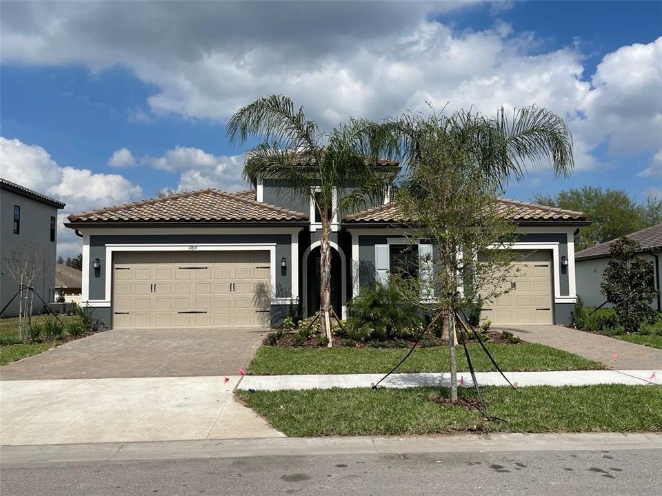 Active With Contract: $4,500 (4 beds, 3 baths, 2617 Square Feet)